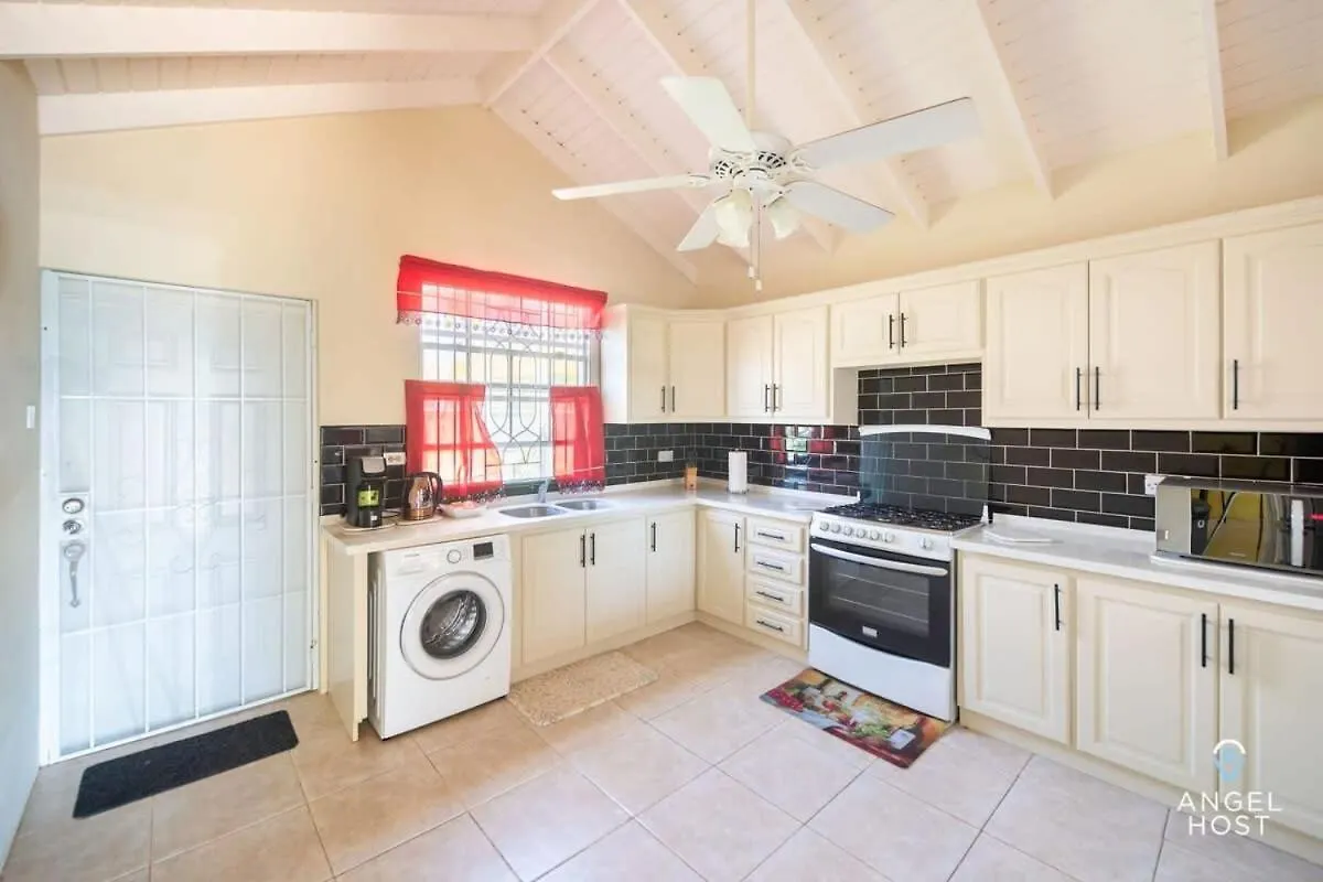 Beachy Cottage I Kitchen I Wi-Fi I Shaded Cabana I Parking サンフィリップ 別荘