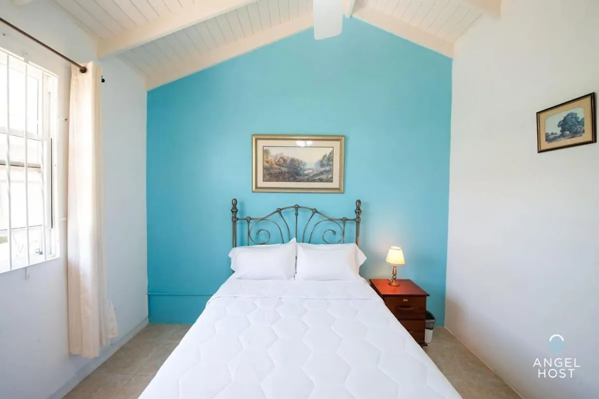 Beachy Cottage I Kitchen I Wi-Fi I Shaded Cabana I Parking サンフィリップ 0*,  バルバドス