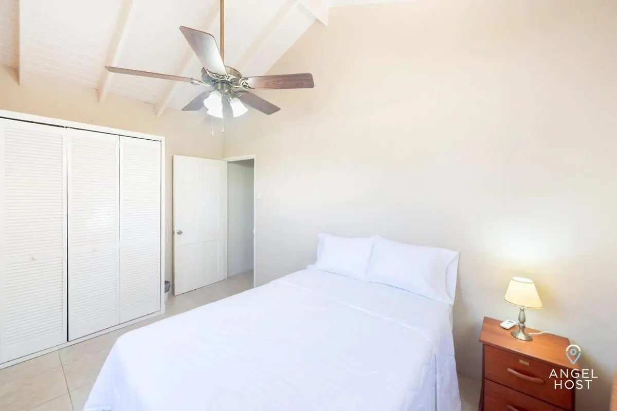 Beachy Cottage I Kitchen I Wi-Fi I Shaded Cabana I Parking サンフィリップ 0*,